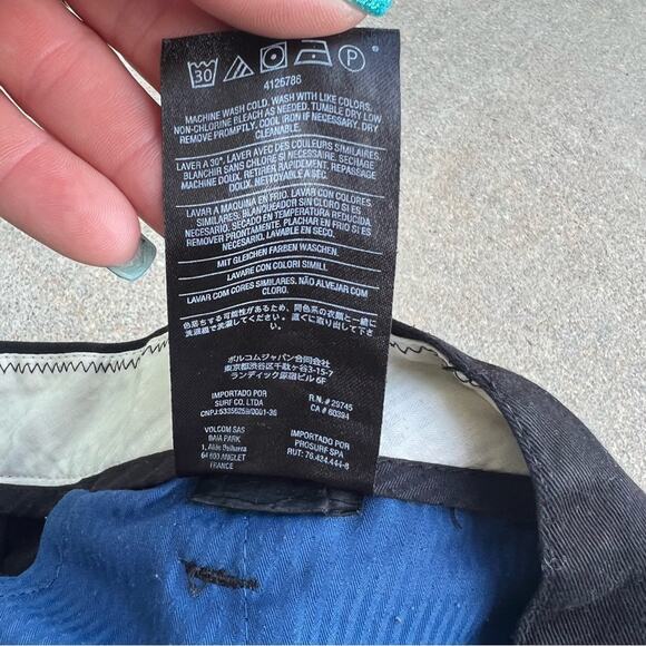 Volcom True To This Black Flat Front Shorts Size 28 - Picture 4 of 5